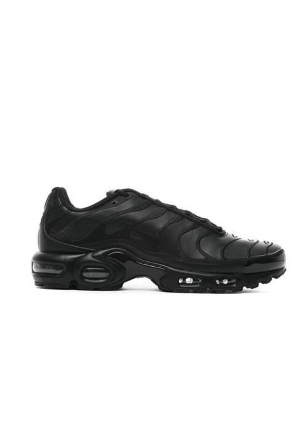 Buty do chodzenia męskie Nike Air Max Plus. Kolor: czarny. Materiał: materiał, skóra. Szerokość cholewki: normalna. Model: Nike Air Max. Sport: turystyka piesza