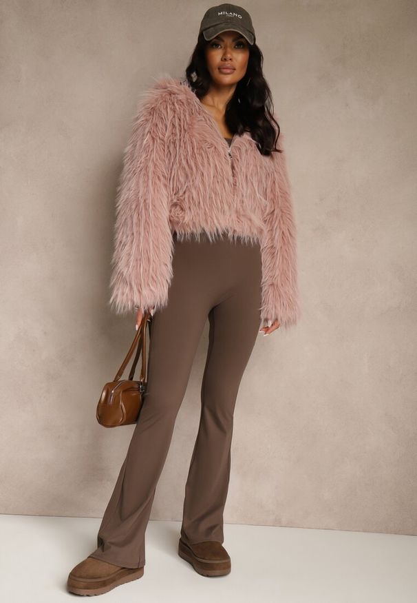 Renee - Różowa Kurtka Futerko z Kapturem i Zapięciem na Suwak Zetora. Okazja: na co dzień. Typ kołnierza: kaptur. Kolor: różowy. Materiał: futro. Wzór: gładki. Styl: casual, street