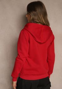 Renee - Czerwona Bluza Rozpinana z Bawełną i Kapturem Ozdobiona Sznurkami Ivila. Okazja: na co dzień. Kolor: czerwony. Materiał: bawełna. Wzór: aplikacja. Styl: sportowy, casual
