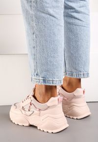 Renee - Różowe Sneakersy na Tłoczonej Podeszwie Zdobione Sznurkiem Wokół Pellesti. Kolor: różowy. Wzór: aplikacja #5