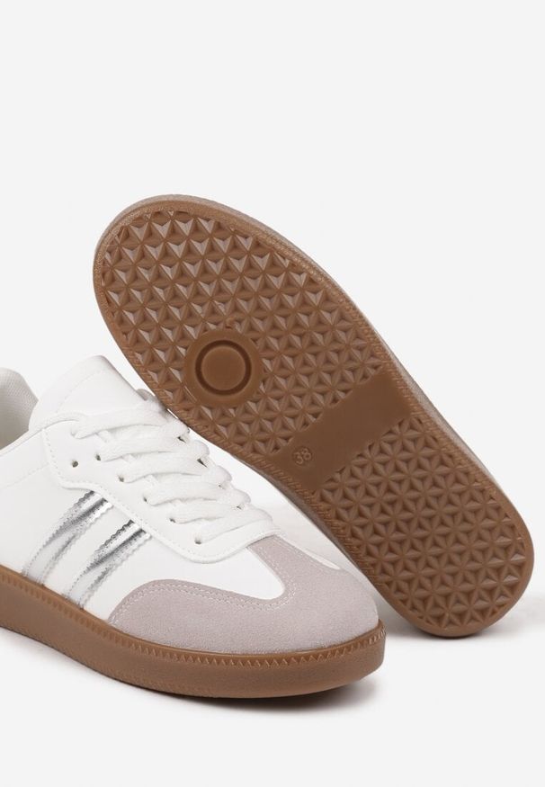 Born2be - Srebrne Płaskie Sneakersy z Paskami Ardama. Nosek buta: okrągły. Zapięcie: pasek. Kolor: biały. Obcas: na obcasie. Wysokość obcasa: niski