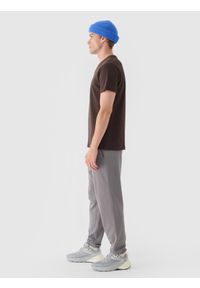 4f - 4F Spodnie dresowe joggery męskie - szare XL. Kolor: szary. Materiał: dresówka. Wzór: gładki, ze splotem