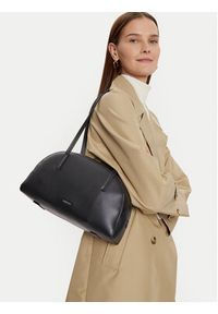 Calvin Klein Torebka Ck Glide Elongated Shoulder Bag K60K612819 Czarny. Kolor: czarny. Materiał: skórzane