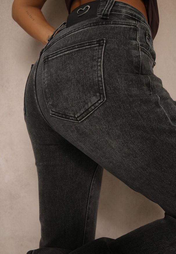 Renee - Czarne Jeansy Dzwony High Waist z Dodatkiem Wiskozy Unenaia. Okazja: na co dzień. Stan: podwyższony. Kolor: czarny. Długość: krótkie. Styl: casual, retro