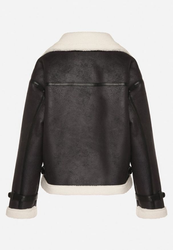 Born2be - Czarna Kurtka Ramoneska Biker z Futerkiem i Paskami z Klamrami Mandrie. Okazja: na co dzień, na spacer. Kolor: czarny. Materiał: futro. Wzór: aplikacja. Styl: klasyczny, casual, elegancki