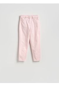 Reserved - Jeansy mom fit - różowy. Kolor: różowy