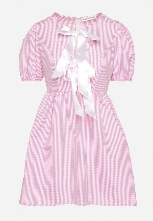 Born2be - Różowa Rozkloszowana Sukienka w Kratkę Vichy w Stylu Retro z Wiązaniem Telionea. Okazja: na co dzień. Kolor: różowy. Wzór: kratka. Typ sukienki: rozkloszowane. Styl: retro