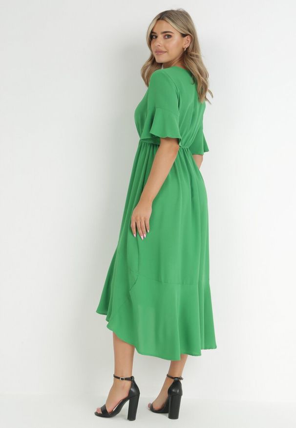 Born2be - Jasnozielona Sukienka Stamorus. Typ kołnierza: kołnierz z falbankami. Kolor: zielony. Długość rękawa: krótki rękaw. Wzór: aplikacja. Styl: klasyczny. Długość: midi