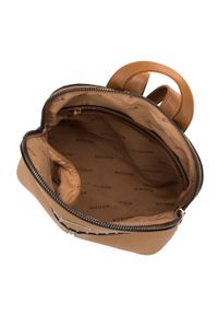 Wittchen - Damski plecak z ekoskóry z nitami trapezowy brązowy. Kolor: brązowy. Materiał: skóra ekologiczna. Wzór: aplikacja, haft. Styl: elegancki #3