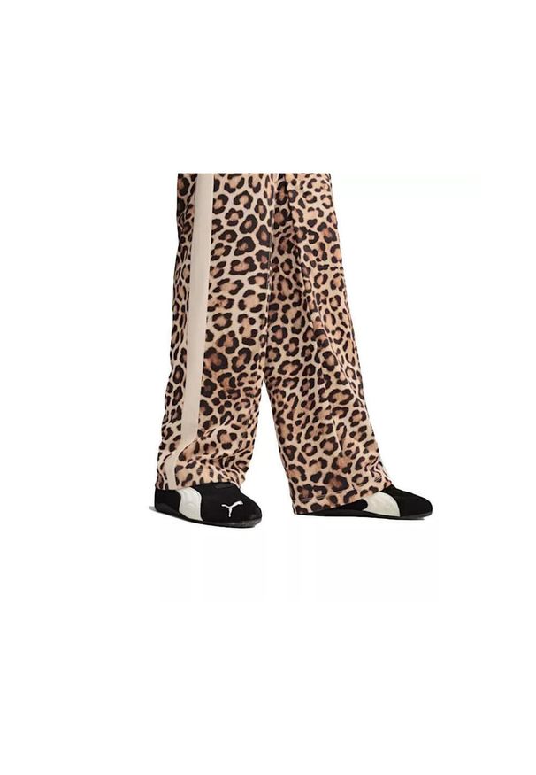 Puma Spodnie T7 Leo Luxe Aop Straight 63234387. Kolor: beżowy. Wzór: motyw zwierzęcy, nadruk