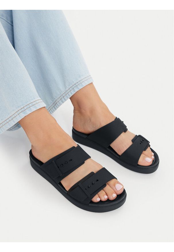 Crocs Klapki Brooklyn Buckle Low Low 211215 Czarny. Kolor: czarny