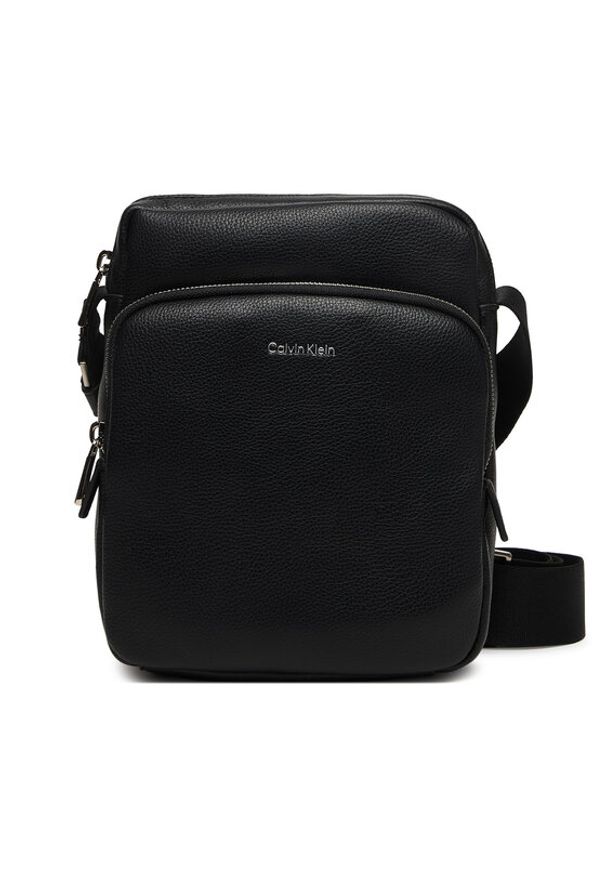 Calvin Klein Saszetka Raised Pocket Reporter LV04D3317G Czarny. Kolor: czarny. Materiał: skóra