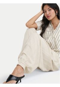 only - ONLY Spodnie materiałowe Siesta 15373197 Kremowy Regular Fit. Kolor: kremowy. Materiał: wiskoza #7
