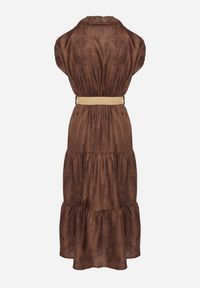 Born2be - Brązowa Sukienka Ozdobiona Plecionym Paskiem i Guzikami Filianea. Okazja: na co dzień. Kolor: brązowy. Materiał: jeans. Wzór: aplikacja. Styl: casual, elegancki #3