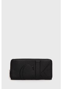 Calvin Klein Jeans - Portfel. Kolor: czarny. Materiał: materiał. Wzór: gładki #1