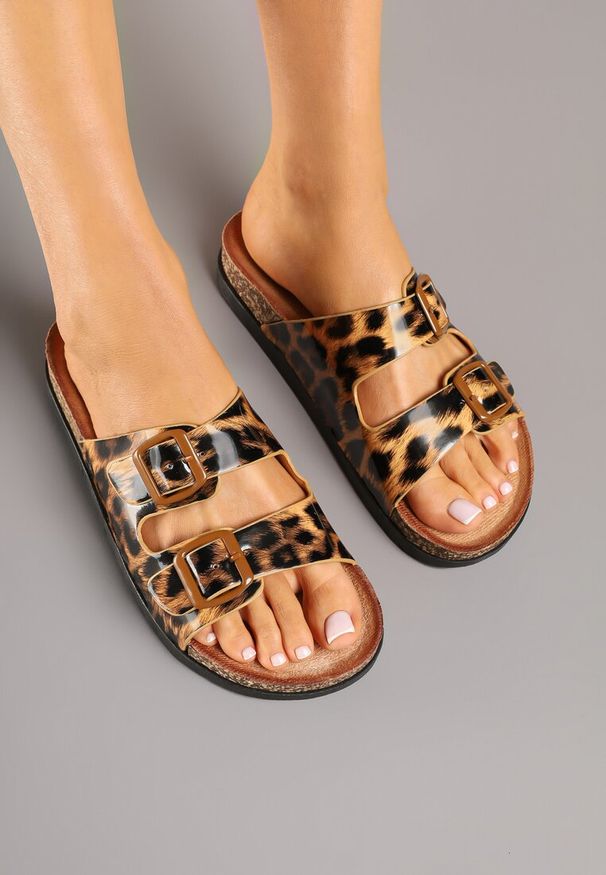 Renee - Panterkowe Lakierowane Klapki z Paskami ze Sprzączkami Itellirie. Okazja: na co dzień. Materiał: lakier. Obcas: na obcasie. Styl: elegancki, casual. Wysokość obcasa: niski