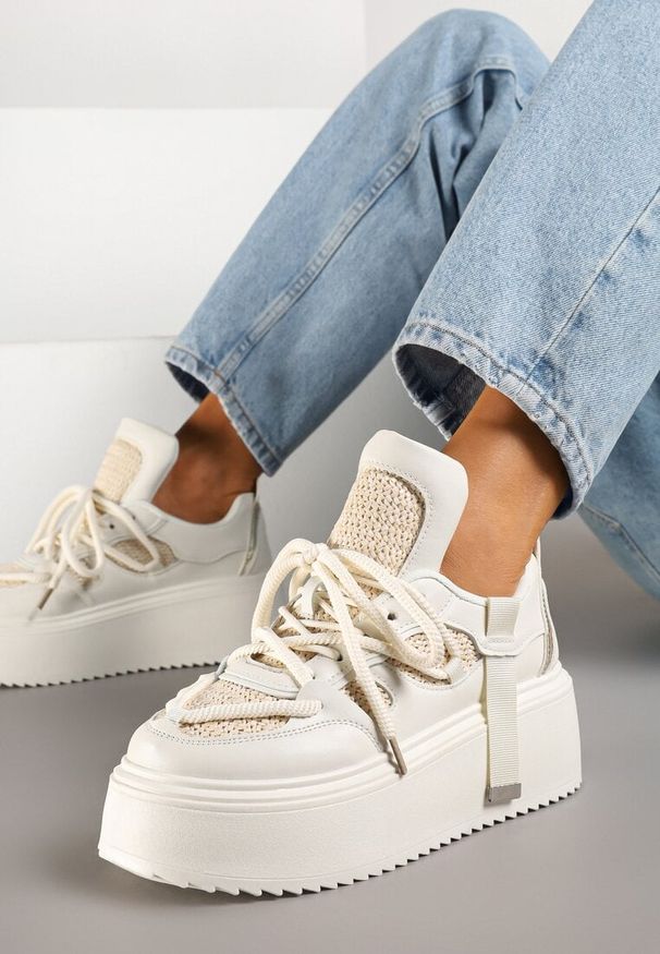Born2be - Beżowo-Białe Sneakersy na Grubej Podeszwie z Ozdobnym Sznurowaniem Sovvia. Kolor: beżowy