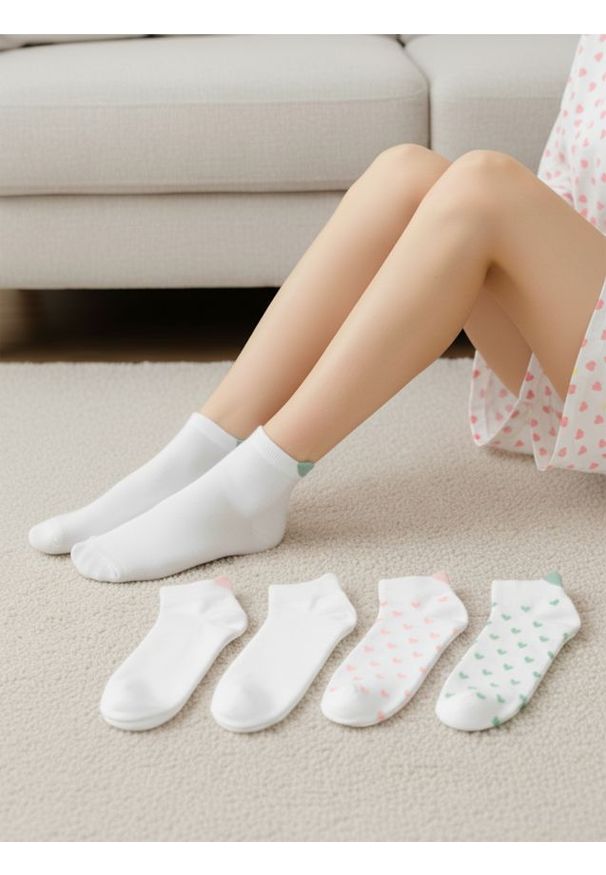 Sinsay - Zestaw krótkich skarpetek z motywem serc 5 pack - wielobarwny