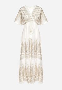 Born2be - Biała Kopertowa Sukienka z Wiskozy Zdobiona Frędzlami i Metalicznym Haftem Redeirae. Okazja: na spacer, na co dzień. Typ kołnierza: dekolt w serek. Kolor: biały. Materiał: wiskoza. Wzór: haft, aplikacja. Typ sukienki: kopertowe. Styl: casual, klasyczny #5