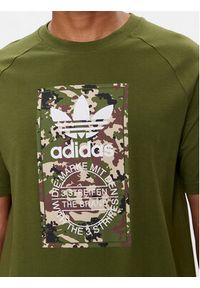 Adidas - adidas T-Shirt Camo Tongue IS0248 Khaki Regular Fit. Kolor: brązowy. Materiał: bawełna