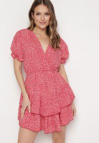 Born2be - Czerwona Sukienka z Gumką w Talii z Kopertowym Dekoltem Ianveia. Kolor: czerwony. Typ sukienki: kopertowe #7