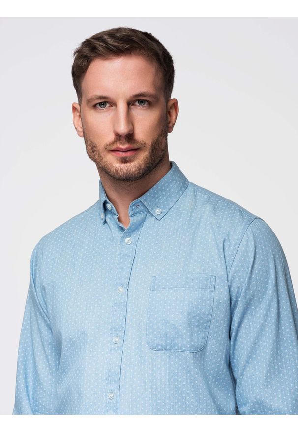 Ombre Clothing - Wzorzysta koszula męska z cienkiego jeansu z kieszonką – jasnoniebieska V1 - Rozmiar: L. Okazja: na co dzień. Kolor: niebieski. Materiał: jeans. Wzór: gładki. Styl: casual, klasyczny