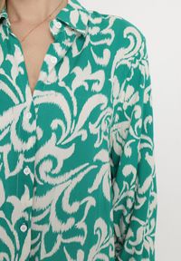 Born2be - Zielona Koszulowa Sukienka z Wiskozy Ozdobiona Ornamentalnym Wzorem Rulffa. Kolor: zielony. Materiał: wiskoza. Wzór: aplikacja. Typ sukienki: koszulowe