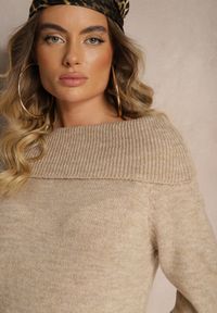 Renee - Beżowy Sweter z Dekoltem Opuszczonym na Ramiona Parila. Okazja: na co dzień. Kolor: beżowy. Długość rękawa: długi rękaw. Długość: długie. Styl: casual
