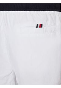 TOMMY HILFIGER - Tommy Hilfiger Szorty kąpielowe UM0UM03259 Biały Regular Fit. Kolor: biały. Materiał: syntetyk #3