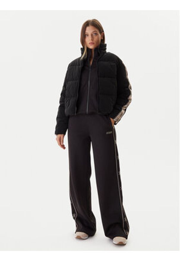 Guess Kurtka zimowa V5BL11 WGYC2 Czarny Regular Fit. Kolor: czarny. Materiał: syntetyk. Sezon: zima