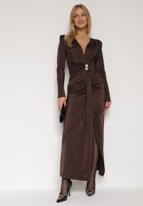 Born2be - Brązowa Elegancka Sukienka z Trenem i Rozcięciem Atissa. Okazja: na imprezę. Kolor: brązowy. Wzór: aplikacja. Styl: elegancki