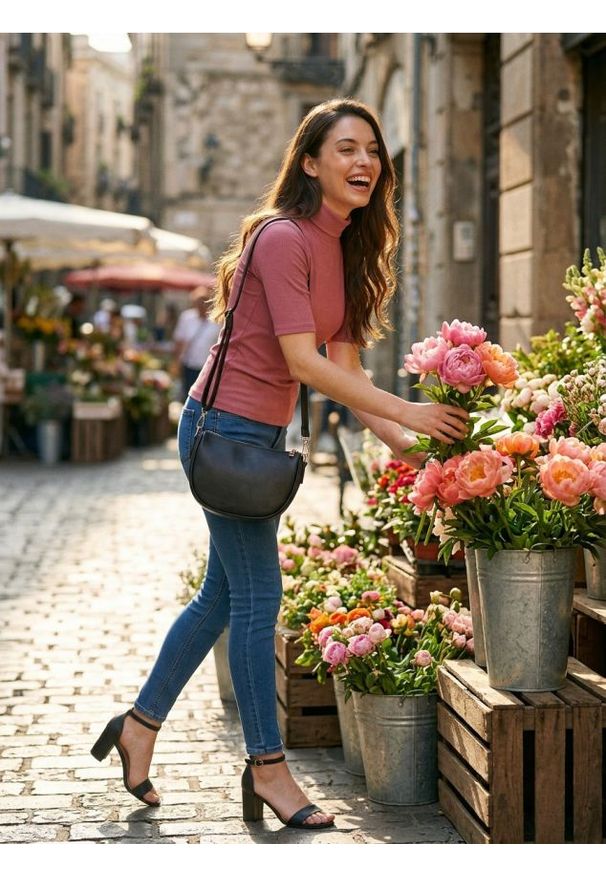 Sinsay - Prążkowana koszulka ze stójką - Inny. Typ kołnierza: kołnierzyk stójkowy. Materiał: prążkowany