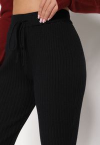 Born2be - Czarne Spodnie z Wiskozą i Wysokim Stanem Typu Dzwony Tusvira. Okazja: na co dzień. Stan: podwyższony. Kolor: czarny. Materiał: wiskoza. Styl: casual, elegancki #4