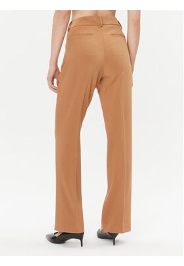 DKNY Spodnie materiałowe UG3PX097 Brązowy Regular Fit. Kolor: brązowy. Materiał: syntetyk