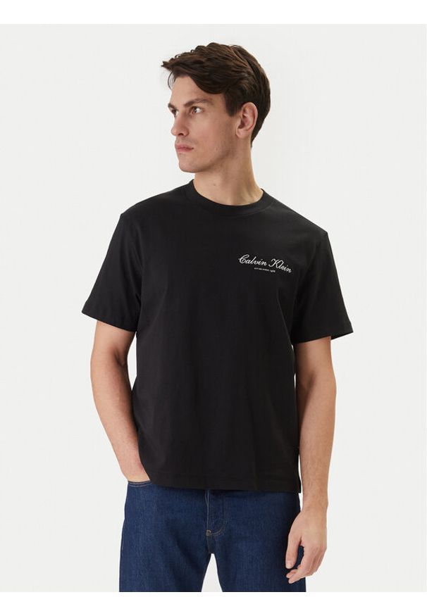Calvin Klein Jeans T-Shirt LV04RF822G Czarny Regular Fit. Kolor: czarny. Materiał: bawełna