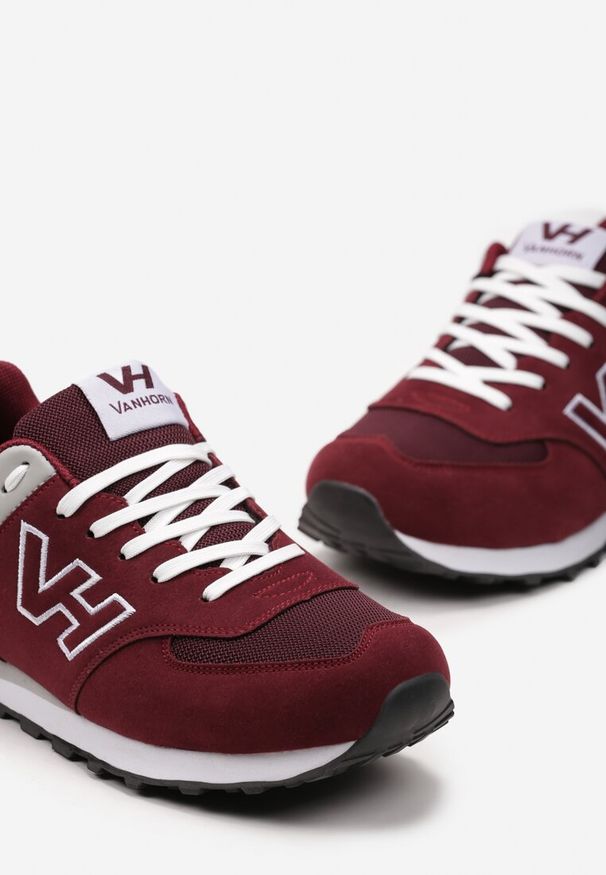 Born2be - Bordowe Buty Sportowe na Piankowej Podeszwie z Ozdobnymi Przeszyciami i Siateczką Korialla. Wysokość cholewki: przed kostkę. Kolor: czerwony. Szerokość cholewki: normalna. Wzór: aplikacja. Obcas: na płaskiej podeszwie