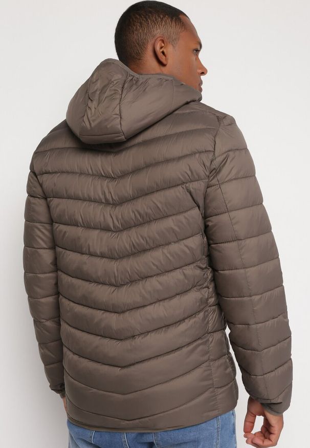 Born2be - Ciemnozielona Kurtka Pikowana z Kapturem Minae. Okazja: na co dzień. Typ kołnierza: kaptur. Kolekcja: plus size. Kolor: zielony. Materiał: materiał, jeans. Długość rękawa: długi rękaw. Długość: długie. Styl: casual