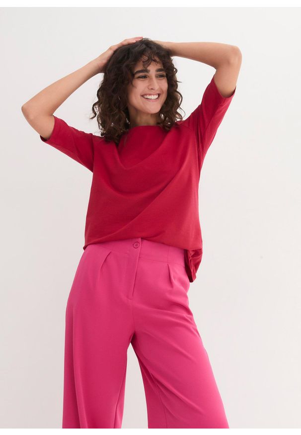 bonprix - T-shirt z dekoltem w łódkę. Kolor: czerwony. Materiał: bawełna. Długość rękawa: krótki rękaw. Długość: krótkie. Wzór: gładki. Styl: sportowy