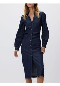 Reserved - Jeansowa sukienka midi - granatowy. Kolor: niebieski. Materiał: jeans. Typ sukienki: proste. Długość: midi #1