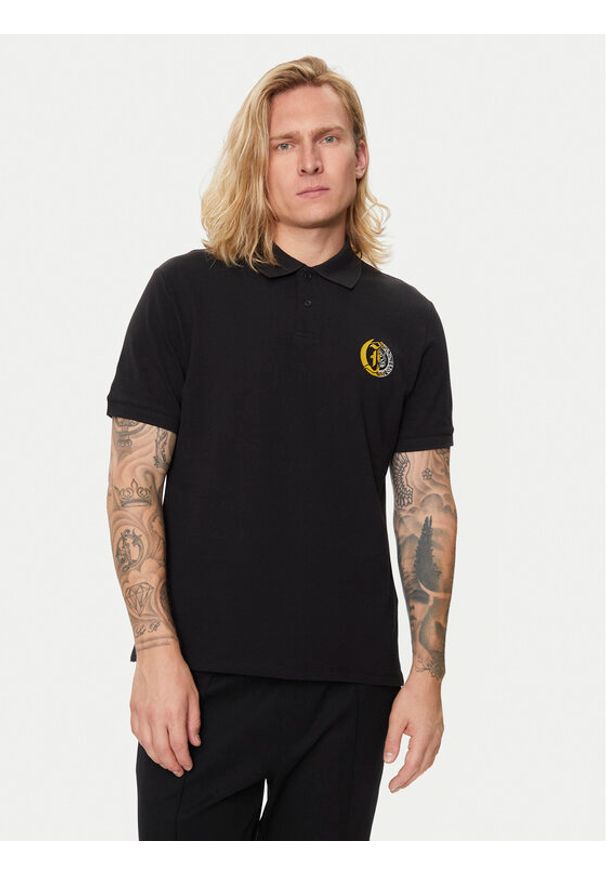 Just Cavalli Polo 76OAGG19 Czarny Regular Fit. Typ kołnierza: polo. Kolor: czarny. Materiał: bawełna