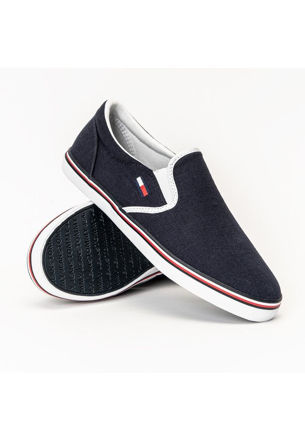 Tenisówki damskie Tommy Jeans Essential Slip On (EN0EN00782-C87). Zapięcie: bez zapięcia. Kolor: niebieski. Styl: młodzieżowy