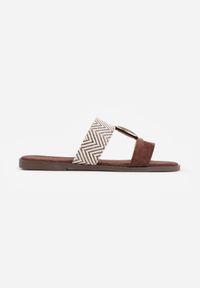 Born2be - Brązowe Płaskie Klapki Zdobione Owalną Aplikacją i Wzorem w Jodełkę Phalose. Okazja: do pracy, na co dzień, na spacer. Kolor: brązowy. Materiał: zamsz, len, satyna. Wzór: jodełka, aplikacja. Sezon: lato. Styl: klasyczny, casual #3