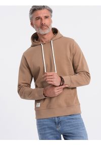 Ombre Clothing - Męska bluza dresowa kangurka z kapturem - brązowa V2 OM-SSBN-0177 - L. Okazja: na co dzień. Typ kołnierza: kaptur. Kolor: brązowy. Materiał: dresówka. Wzór: aplikacja. Styl: klasyczny, casual