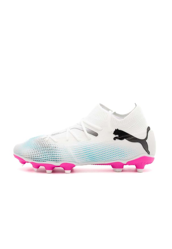 Buty Piłkarskie Puma Future 7 Match Fg/Ag Jr Dzieci. Kolor: różowy, wielokolorowy, biały. Materiał: syntetyk, materiał. Szerokość cholewki: normalna. Sport: piłka nożna