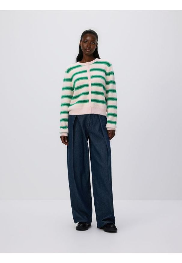 Reserved - Miękki kardigan w paski - wielobarwny. Materiał: dzianina. Wzór: paski