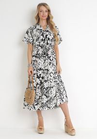 Born2be - Czarno-Biała Sukienka Gertisa. Okazja: na co dzień. Typ kołnierza: dekolt w serek, kołnierz z falbankami. Kolor: biały. Materiał: wiskoza. Długość rękawa: krótki rękaw. Wzór: kwiaty. Styl: elegancki, casual #4