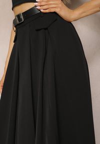 Renee - Czarna Plisowana Spódnica o Rozkloszowanym Fasonie z Paskiem Madranima. Okazja: do pracy. Kolor: czarny #2