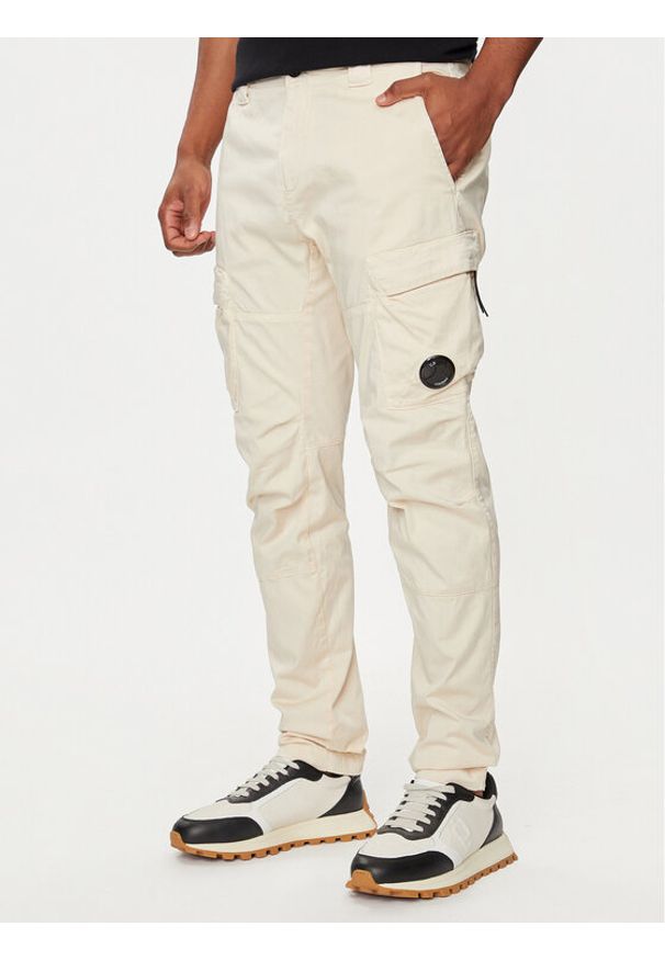 C.P. Company Spodnie materiałowe 16CMPA063A005694G Beżowy Slim Fit. Kolor: beżowy. Materiał: bawełna