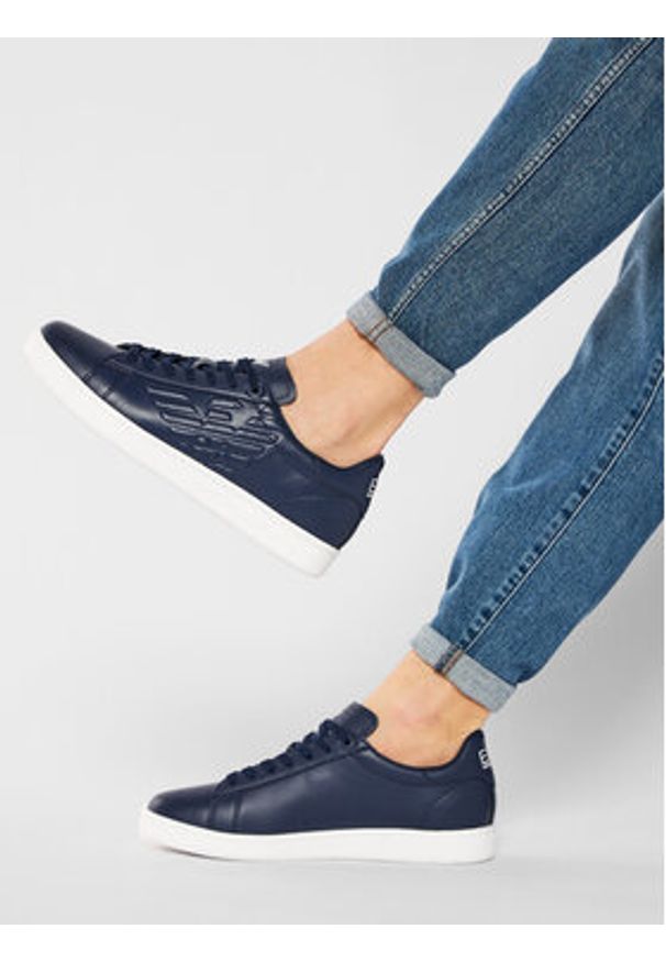 EA7 Emporio Armani Sneakersy Granatowy. Kolor: niebieski. Materiał: skóra