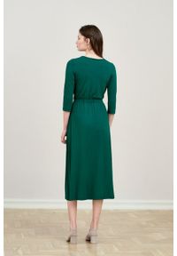 Marie Zélie - Sukienka Rita ciemnozielona. Typ kołnierza: dekolt kopertowy. Kolor: zielony. Materiał: wiskoza, dzianina, materiał, elastan. Długość rękawa: krótki rękaw. Typ sukienki: proste, kopertowe #5